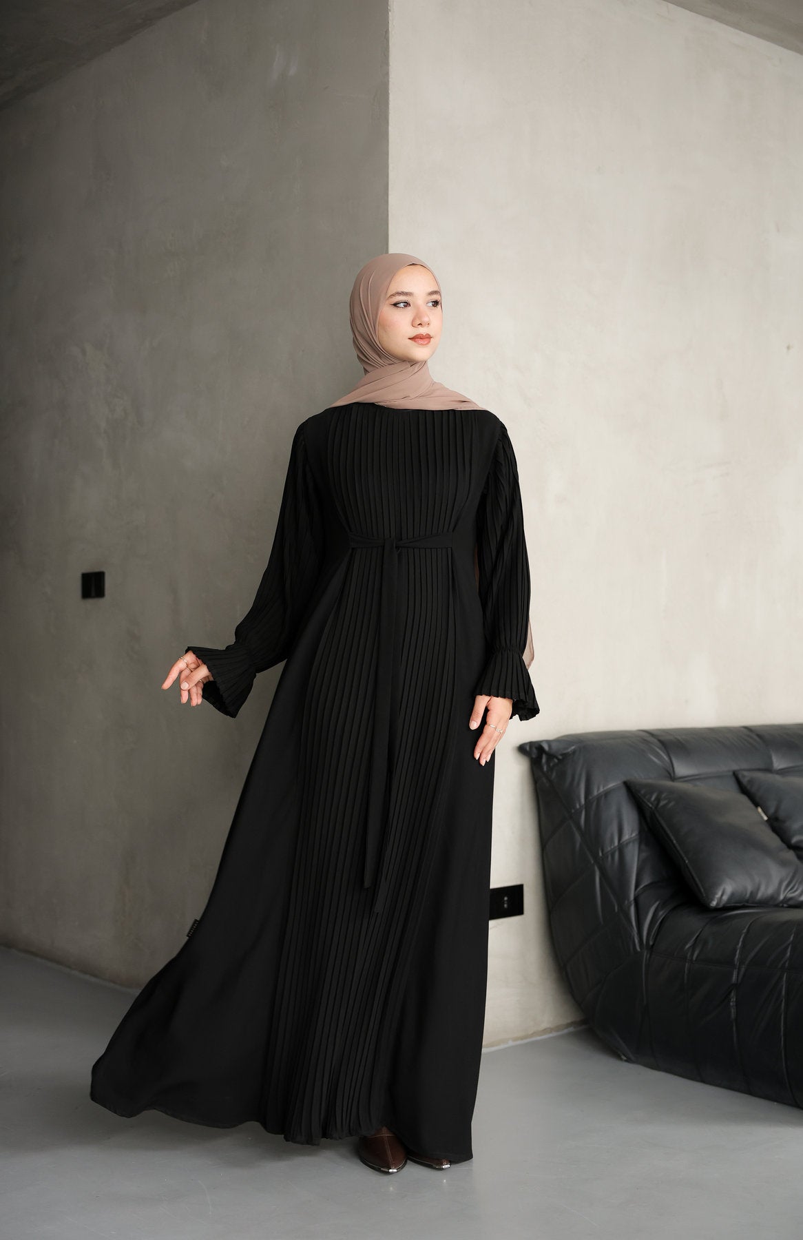 Front pleated abaya