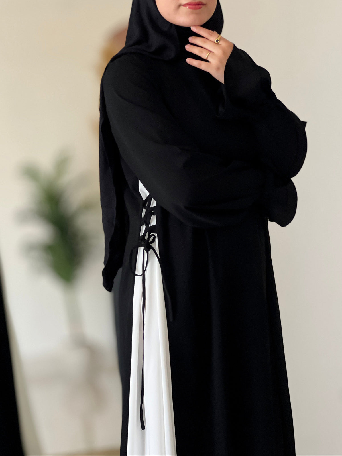 Luna abaya